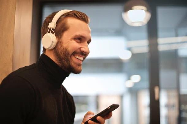 Como conectar os dois fones de ouvido Bluetooth