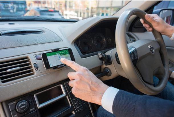 How to connect the phone navigator to the car