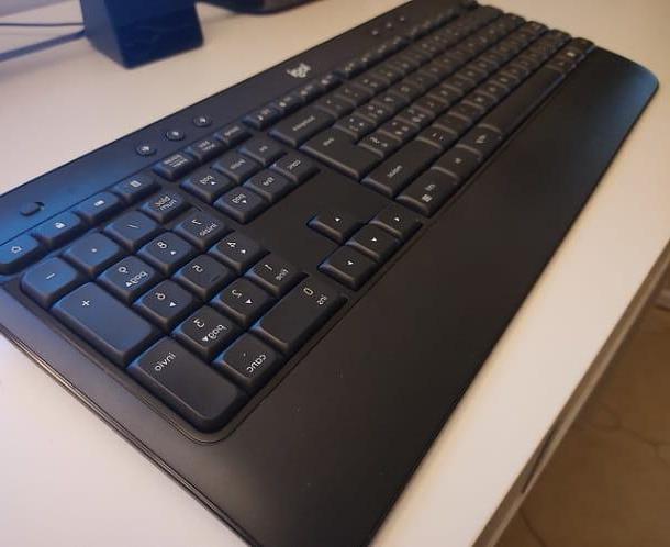 How to connect the keyboard to the PC