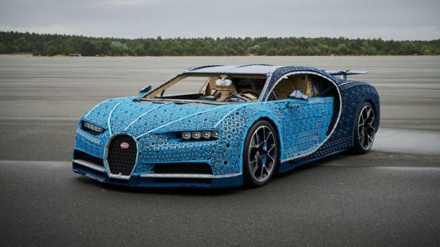 A Bugatti Chiron that drives thanks to a million Lego Technic parts