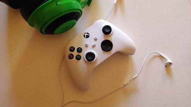 Como conectar fones de ouvido regulares ao Xbox