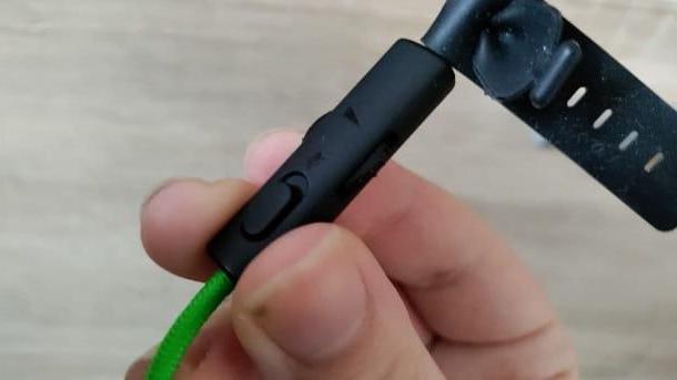 Cómo conectar auriculares normales a la Xbox