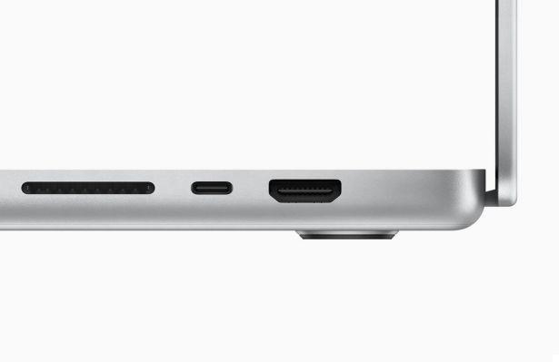 Fotógrafos, ¡huyan! Los nuevos MacBook Pros no son compatibles con el último estándar de tarjetas SD