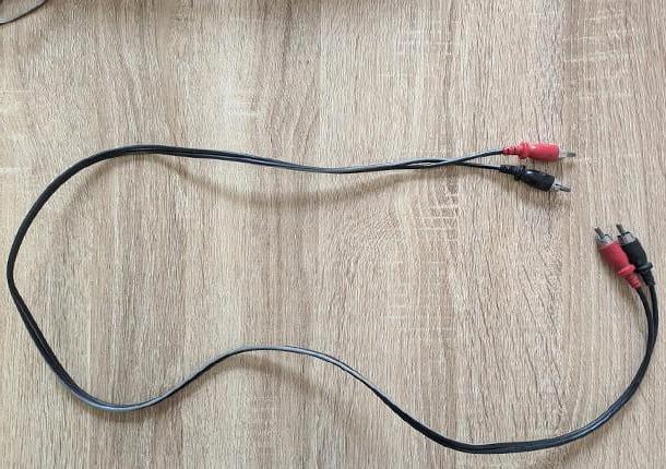 opruiming > red and black cords that hook up to speakers -
