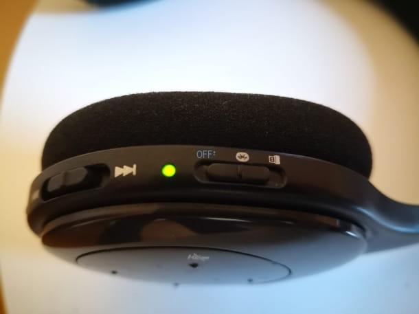 How to connect wireless headphones to the phone
