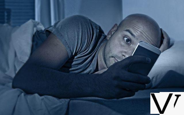 Cómo filtrar la luz azul de tus pantallas y mejorar tu sueño