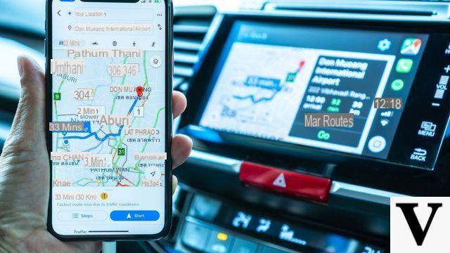 En el automóvil con CarPlay, el sistema para automóvil de Apple